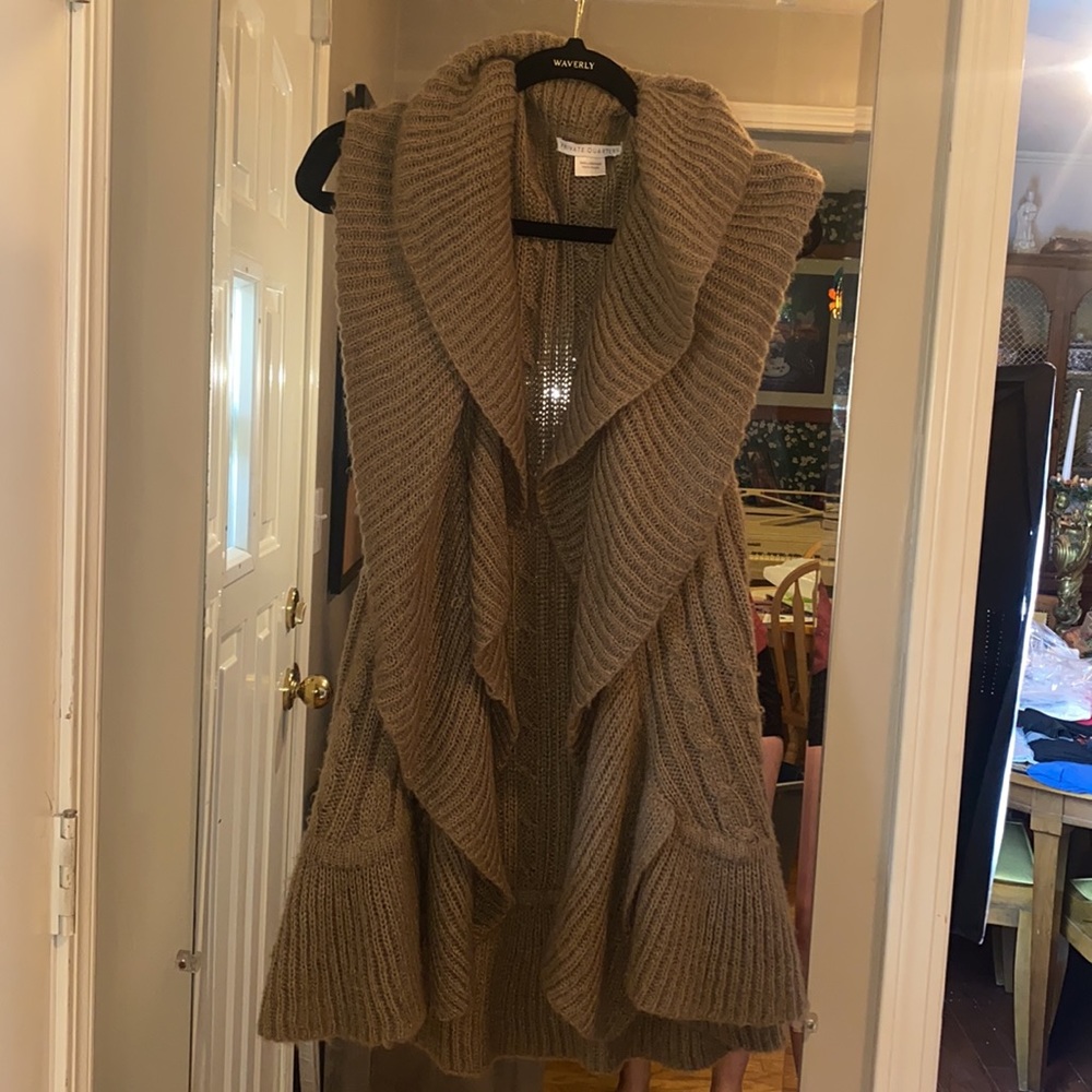Private quarters Sleeveless brown cardigan